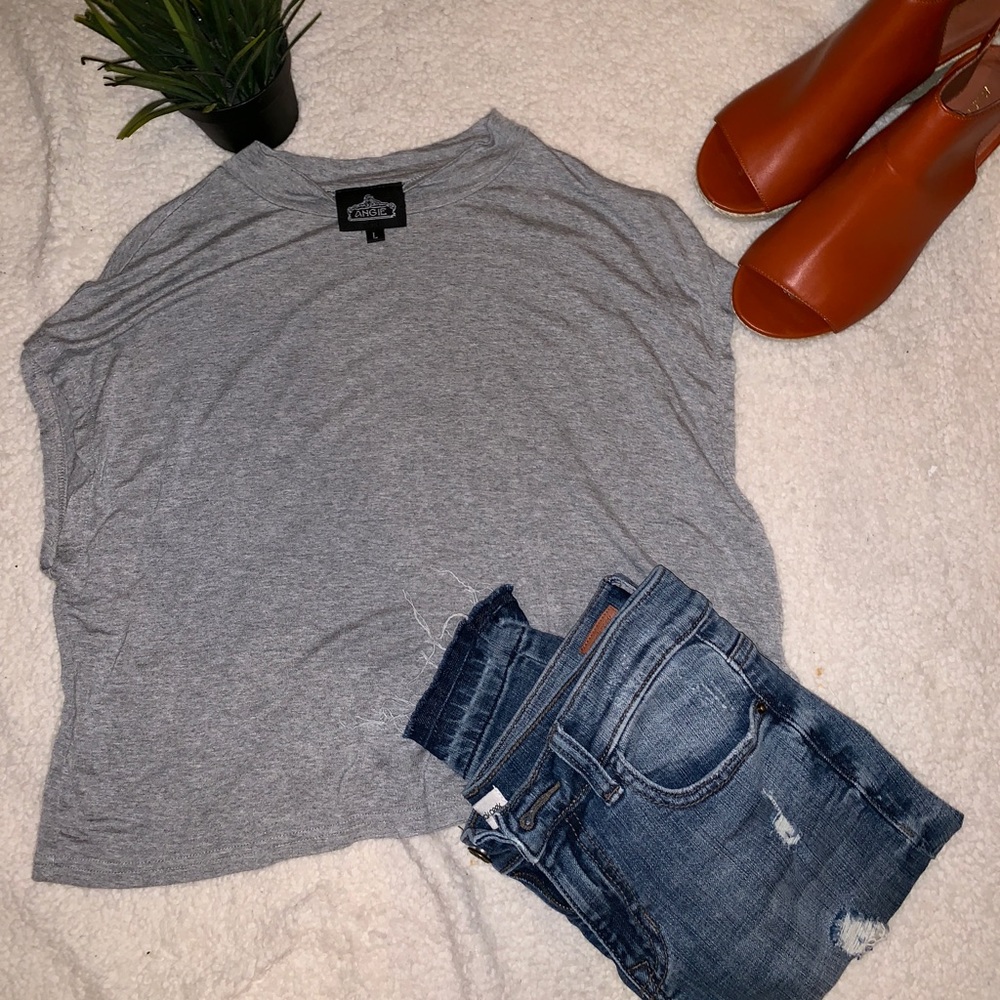 Grey tee